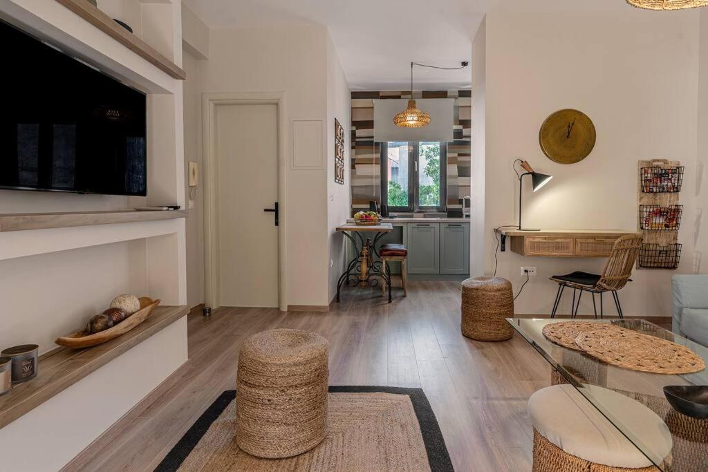 Enigma, A Lux And Boho City Apartment Downtown Превеза Экстерьер фото